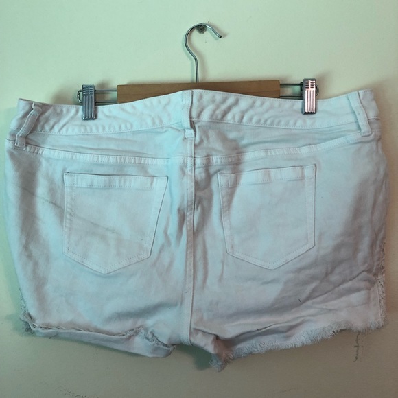 Size 16 white torrid jean shorts - Picture 2 of 4